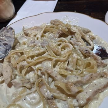 Pesto Italian - Fettuccine Alfredo with chicken delicious - Italian Near Me - Torrance, California Pesto Italian - Fettuccine Alfredo with chicken delicious - Italian Near Me - Torrance, California