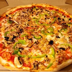 Sausage, peppers, mushrooms and fresh garlic 16 inch pie. AMAZING!