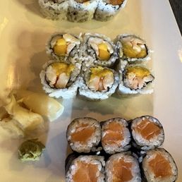 Lunch 3 roll sushi special