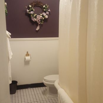Rosemont Inn - Clawfoot tub! - Bed & Breakfast Near Me - Utica, New York Rosemont Inn - Clawfoot tub! - Bed & Breakfast Near Me - Utica, New York