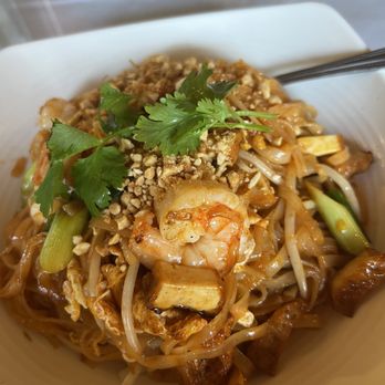 Marnee Thai - Pad Thai with prawns - Thai Near Me - San Francisco, California Marnee Thai - Pad Thai with prawns - Thai Near Me - San Francisco, California