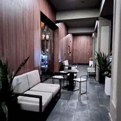 JINYA Ramen Bar - Hilton Head Island - Waiting area outside
