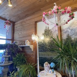 Victoria's Cafe & Tea