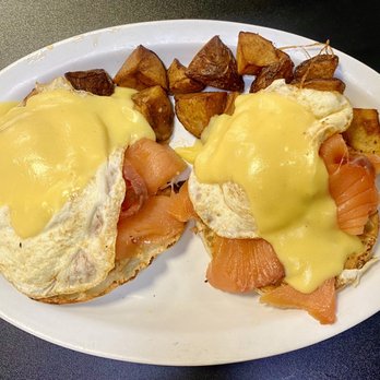 Minuteman Diner - Smoked Salmon Benedict - Diners Near Me - Bedford, Massachusetts Minuteman Diner - Smoked Salmon Benedict - Diners Near Me - Bedford, Massachusetts