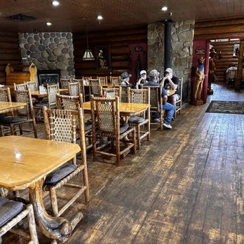 Daniel Summit Lodge & General Store - Dining area - Hotels Near Me - Fruitland, Utah
