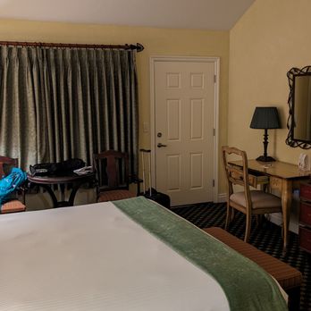 Oregon Garden Resort - Room interior - Hotels Near Me - Silverton, Oregon