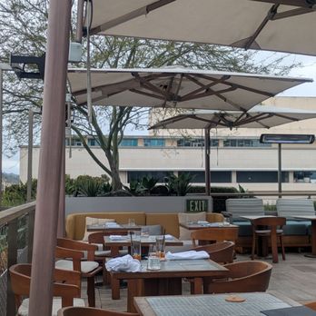 San Laurel - Lovely outdoor patio - Spanish Near Me - Los Angeles, California San Laurel - Lovely outdoor patio - Spanish Near Me - Los Angeles, California