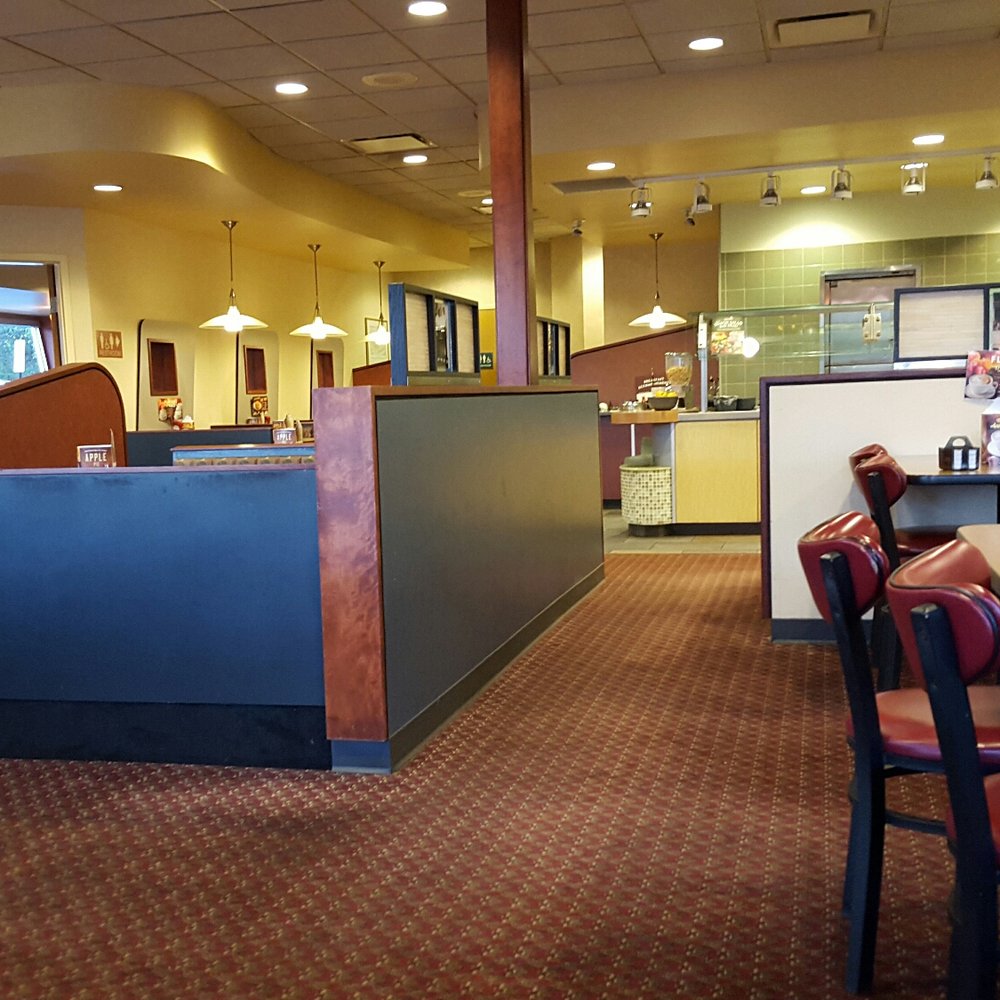 Eat'n Park - Large dining room, and there is more to the right. - Diners Near Me - Wexford, Pennsylvania Eat'n Park - Large dining room, and there is more to the right. - Diners Near Me - Wexford, Pennsylvania