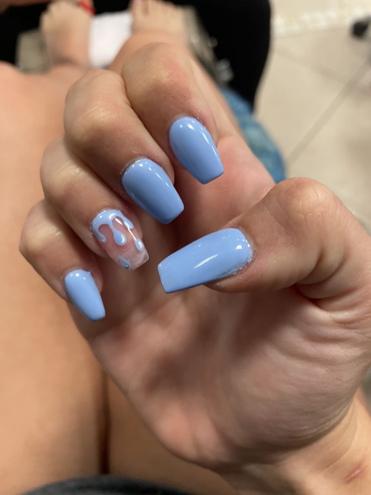Nail Lounge By Angela Logo