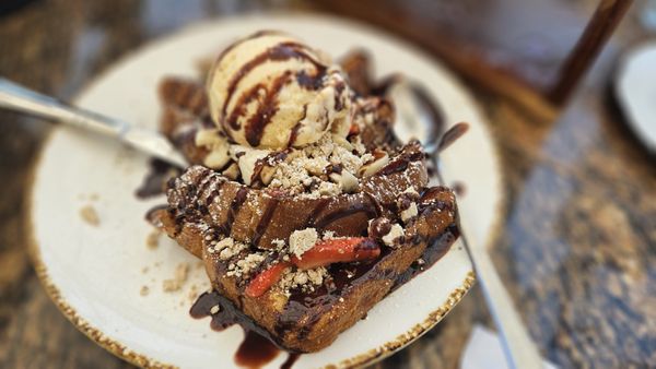 Clandestino Gastro-Bar by null