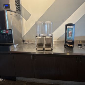 Blaze Pizza - Broken lemonade machine - Salad Near Me - Phoenix, Arizona