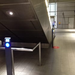 Forum Station - Check ind (til venstre) og check ud (til højre)