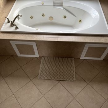 Mass Bathtub Refinishing - Before - Refinishing Services Near Me - Dorchester, Massachusetts Mass Bathtub Refinishing - Before - Refinishing Services Near Me - Dorchester, Massachusetts