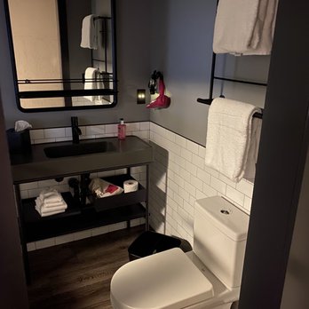 Moxy Nashville Vanderbilt Area - Bathroom - Hotels Near Me - Nashville, Tennessee