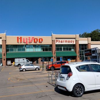 Hy-Vee - Windsor Heights - a car parked in front of a hy - vee store - Grocery Near Me - Windsor Heights, Iowa Hy-Vee - Windsor Heights - a car parked in front of a hy - vee store - Grocery Near Me - Windsor Heights, Iowa