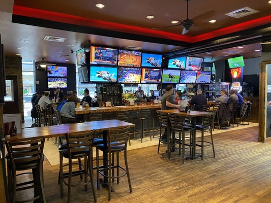 WINKING LIZARD TAVERN - Updated June 2024 - 207 Photos & 279 Reviews