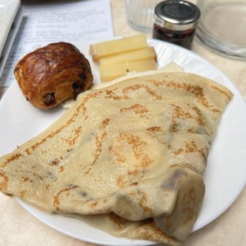 L’appart - Crepe with banana, strawberry, and Nutella - French Near Me - Los Angeles, California