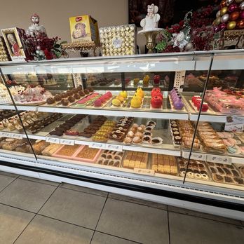 Altadena Bakery - Desserts Near Me - Burbank, California Altadena Bakery - Desserts Near Me - Burbank, California