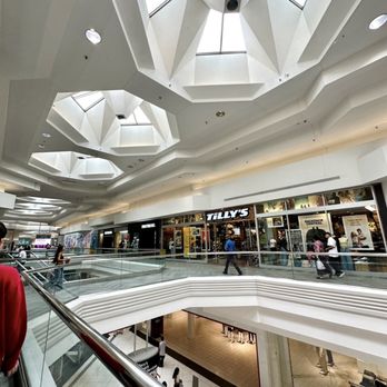 Woodfield Mall - Shopping Centers Near Me - Schaumburg, Illinois