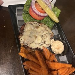 Buddies Grill - Mushroom Swiss Burger