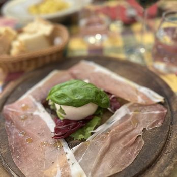 Trattoria Vasari - Prociutto e buffalo - Italian Near Me - Florence, FI