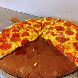 Firelake Pizza - Pepperoni pizza