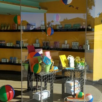 Bookstar / Barnes & Noble - The other front window and the collection of summer romance reads - Bookstores Near Me - San Diego, California