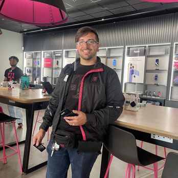 T-Mobile - Tyro, Assistant Manager - Mobile Phones Near Me - Louisville, Kentucky T-Mobile - Tyro, Assistant Manager - Mobile Phones Near Me - Louisville, Kentucky