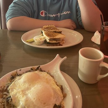 Angel’s Pancake Cafe - Cafes Near Me - Morton Grove, Illinois
