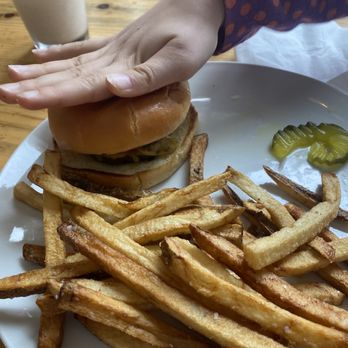 Odell Lake Resort Restaurant - Kids burger - New American Near Me - Crescent Lake, Oregon Odell Lake Resort Restaurant - Kids burger - New American Near Me - Crescent Lake, Oregon