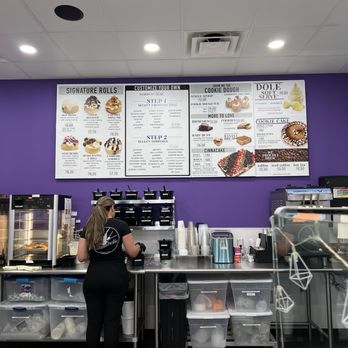 Cinnaholic - Bakeries Near Me - Carmel, Indiana