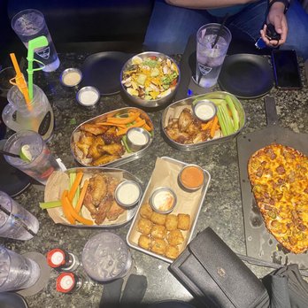 Topgolf - Cheesy Macaroni Bites, Flatbread, Wing Trio (Asian Sesame, Lemon Pepper, & Garlic Parmesan), Cobb Salad, & a Pineapple Punch Golfbag - New American Near Me - Miami Gardens, Florida