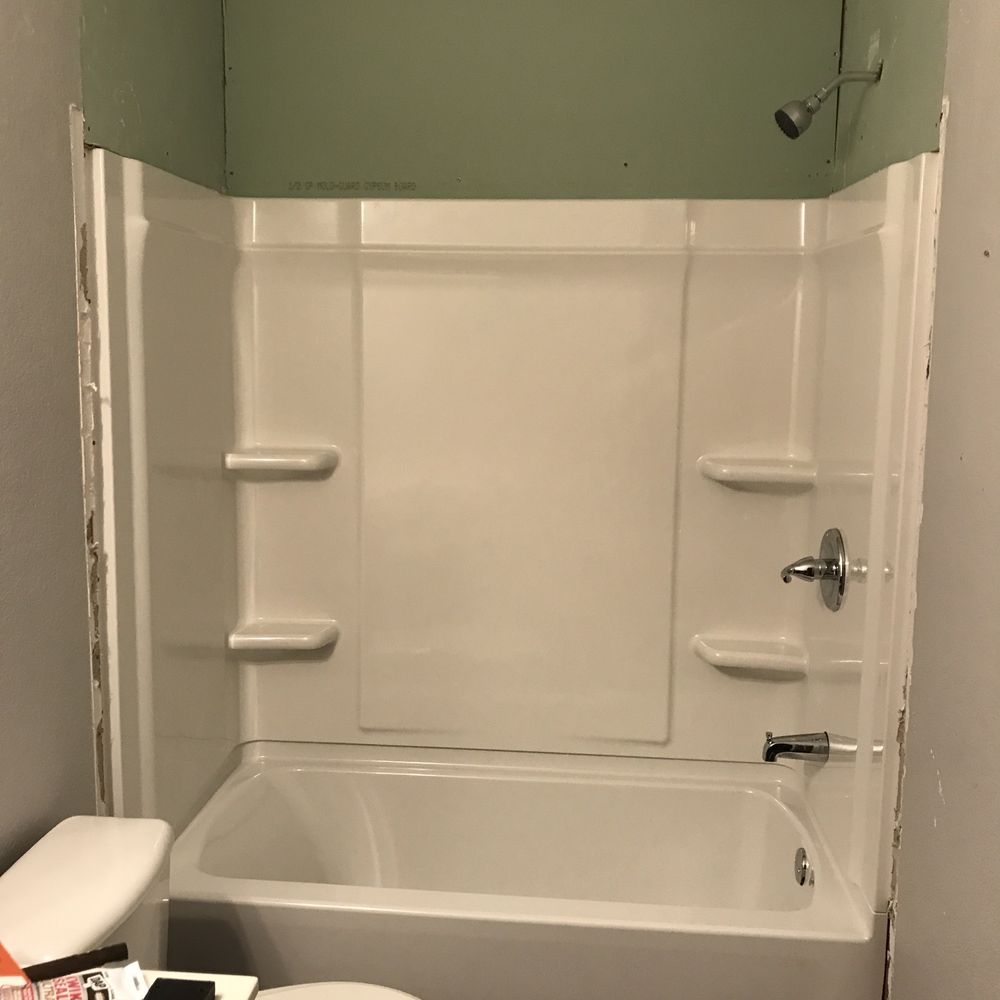 Roa Drywall - Before pic of shower - Drywall Installation & Repair Near Me - Pflugerville, Texas Roa Drywall - Before pic of shower - Drywall Installation & Repair Near Me - Pflugerville, Texas