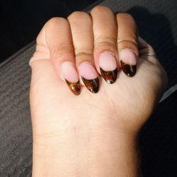 Gina Nail Bar - You can see the cat eye chipped from my nails two days later