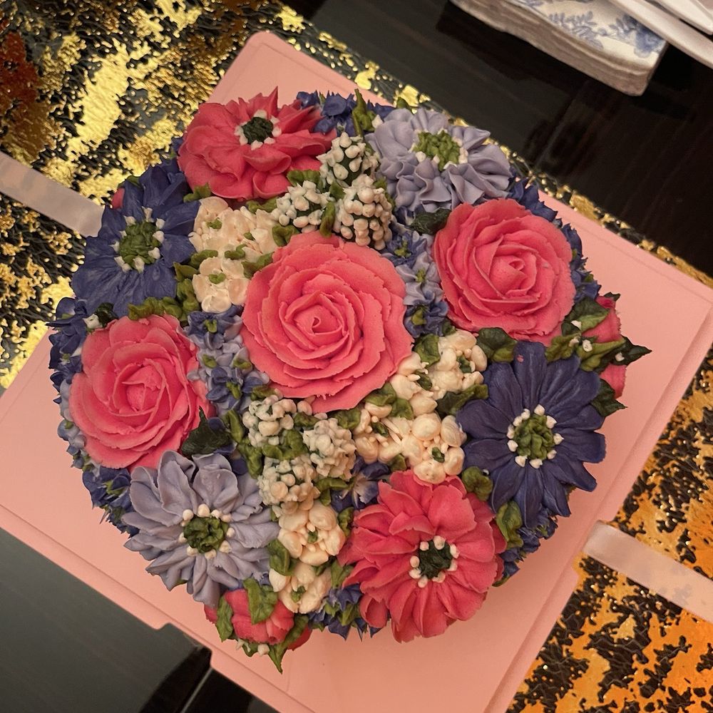 Calabasas Cupcake Bouquets - Flower Garden Cake 8" - Cupcakes Near Me