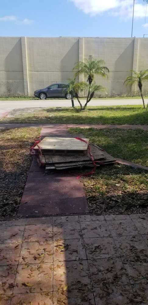 Slide of CB Roofing Construction