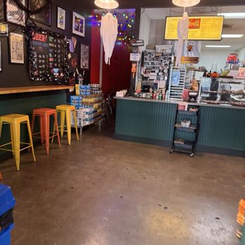 Loosies Pizza - Interior - Pizza Near Me - Santa Ana, California