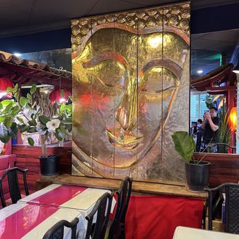 Golden Bamboo Vegetarian Restaurant - Decor - Vegetarian Near Me - San Jose, California