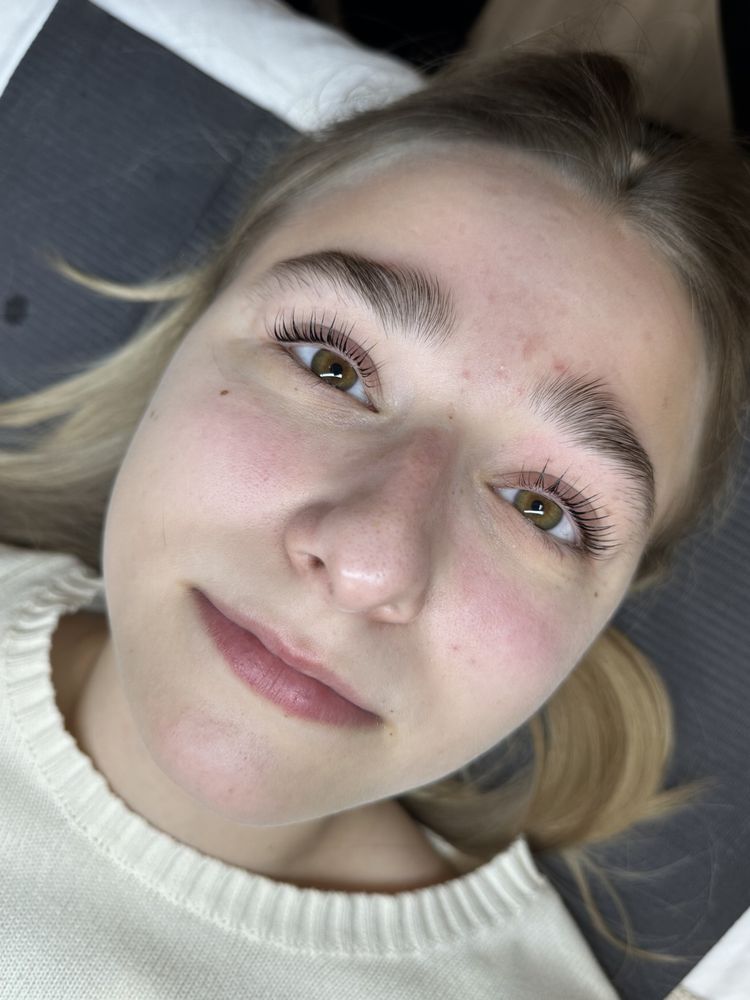 Brows by Roslyn Logo