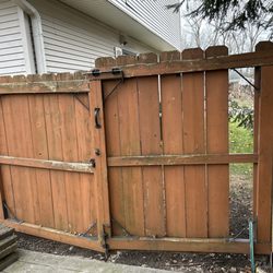 Green Edge Lawn Maintnance - This is what my finished gate looks like after Jose Montoya took $370 and finished the job