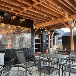 Wenatchee Valley Brewing Company - Outdoor covered area, the no tv side. Plenty of space heaters and room for groups!