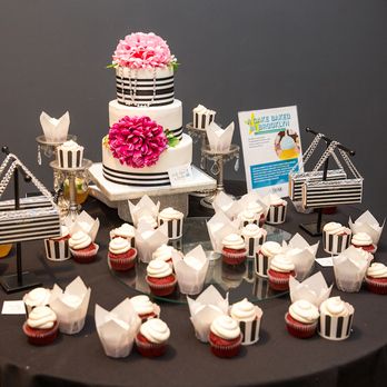 A Cake Baked in Brooklyn - cupcakes on a table - Custom Cakes Near Me - Brooklyn, New York A Cake Baked in Brooklyn - cupcakes on a table - Custom Cakes Near Me - Brooklyn, New York