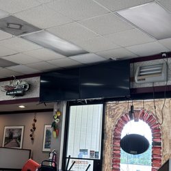 Los Arcos - Dining area/TVs with legs even though they're mounted