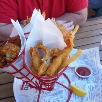 Bubba Gump Shrimp - Seafood Platter - Southern Near Me - Biloxi, Mississippi