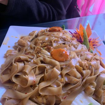 Siam House - Pad See Ew Noodle with Chicken - Thai Near Me - Bloomington, Indiana Siam House - Pad See Ew Noodle with Chicken - Thai Near Me - Bloomington, Indiana