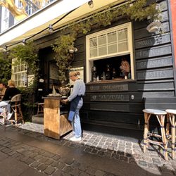 Restaurant Havfruen - Storefront