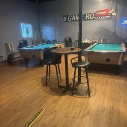 Rear Pocket - Game room!