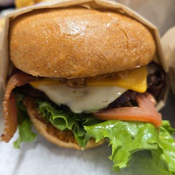 Burger & Cream - Classic - Desserts Near Me - Auburn, California Burger & Cream - Classic - Desserts Near Me - Auburn, California