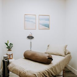 Pivot Acupuncture - Treatment room 1