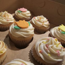 Dream It Cupcakes - Tulip cupcakes in Vanilla Caramel, and Almond Vanilla